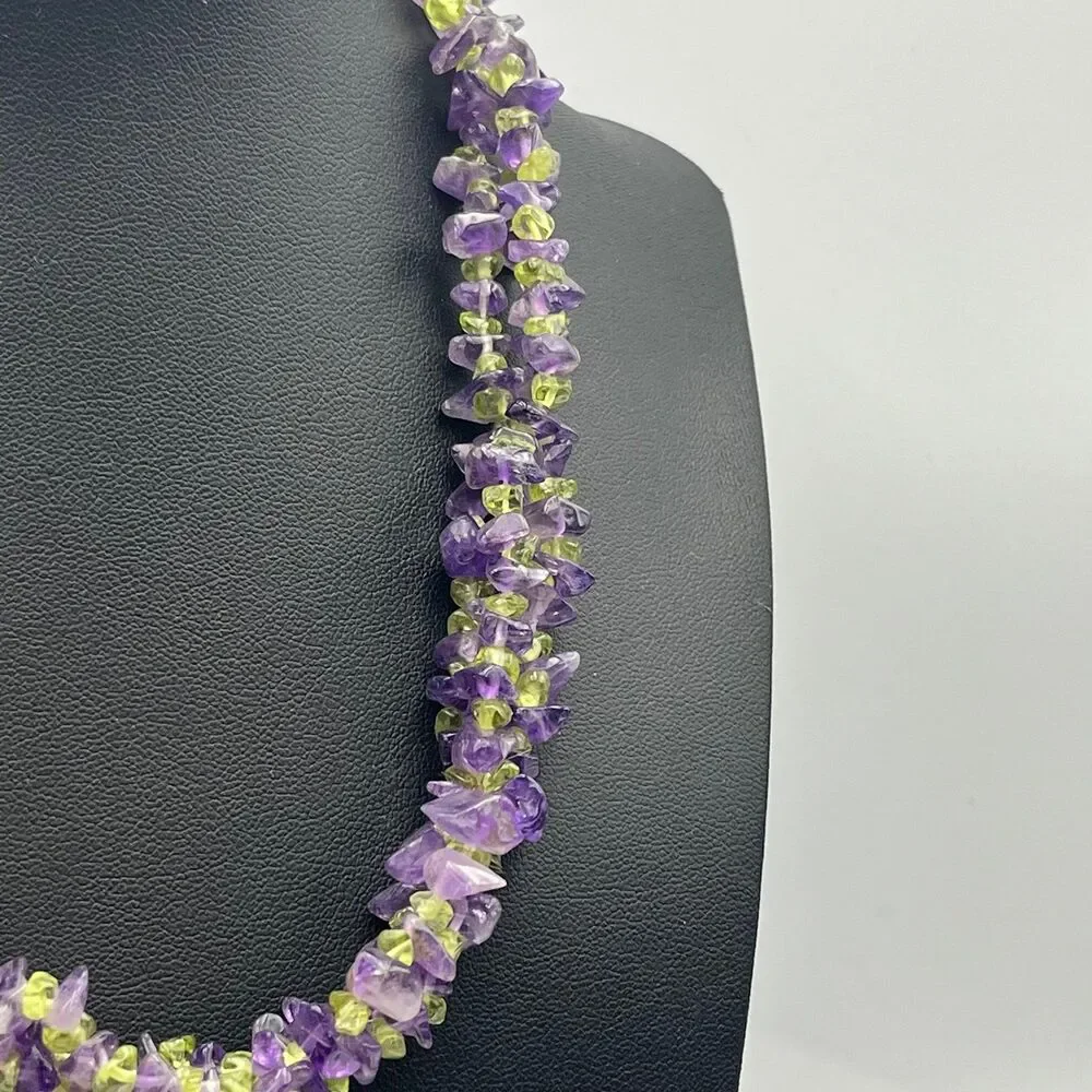 Woman’s vintage handmade Amethyst and peridot small chip twist Necklace - Picture 4 of 7